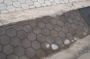 實心護坡塑料模具和空心護坡塑料模具分別用在哪里？