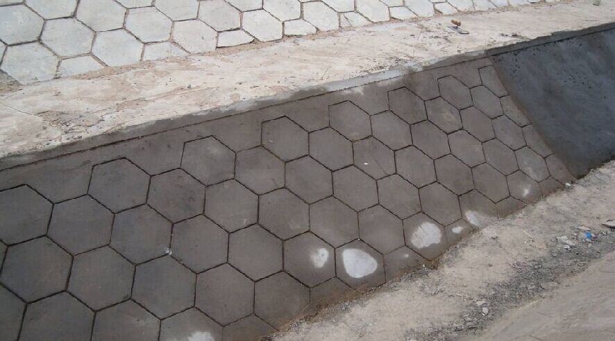 水利六角護坡塑料模具在堤防上的應用